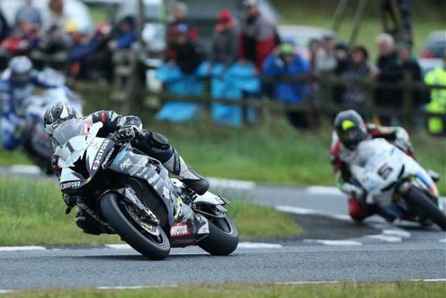 [Image: dundrod150sbikerace.jpg]