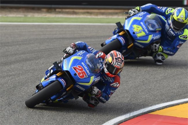 [Image: suzukiboysataragon.jpg]