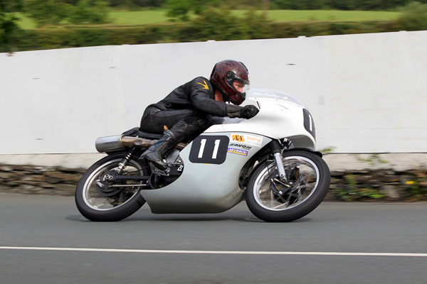 [Image: chrisswallow2012MGP500ccclassicrace.jpg]