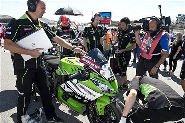 [Image: kawasakiprerace.jpg]