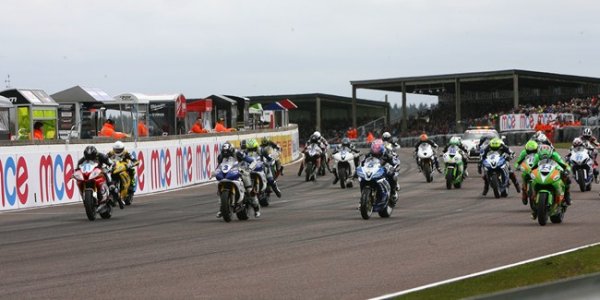 [Image: thruxton2013supersportrace2.jpg]